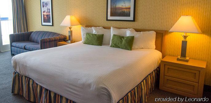 Resort Holiday Express Oceanfront By Ihg 3*
